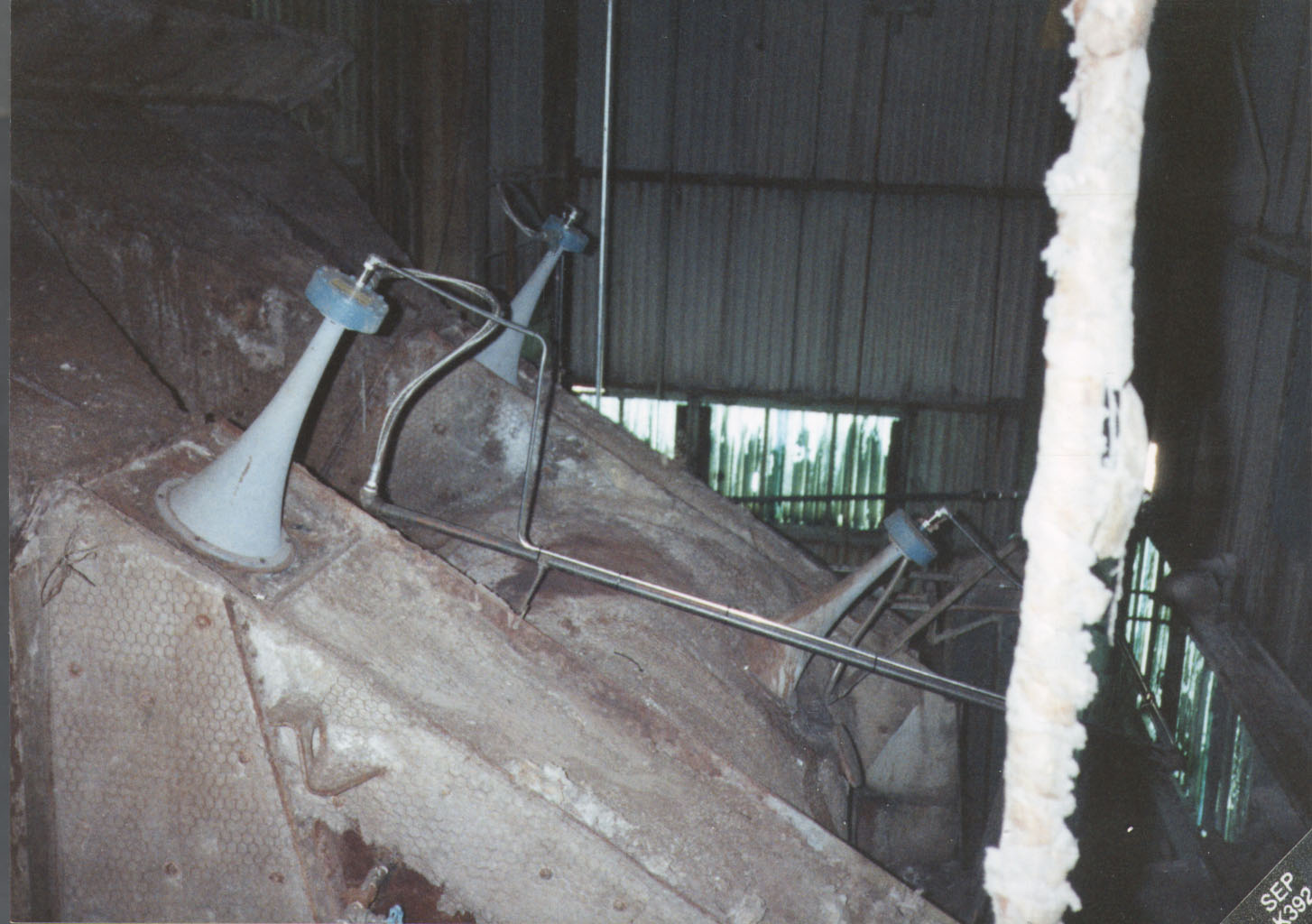 Acoustic Horns for Solving Material Handling Problems